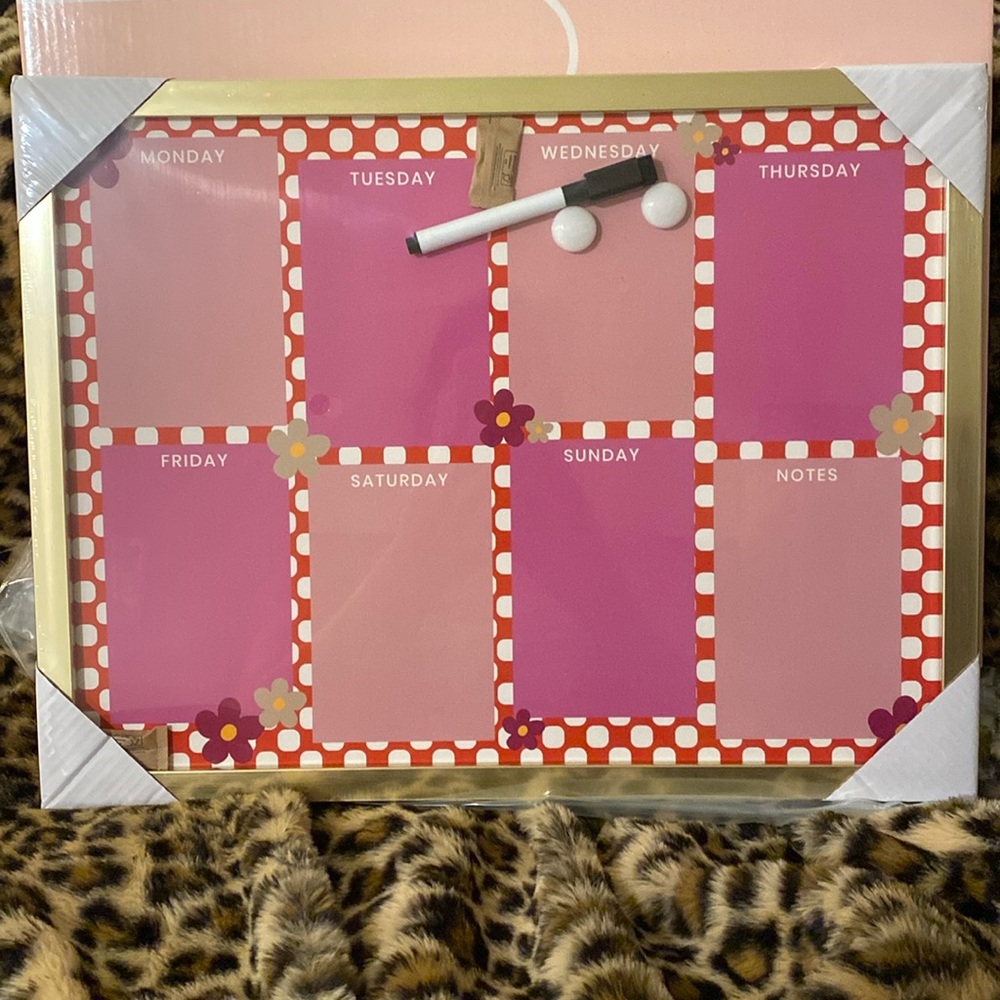 NIB xo Sienna white board